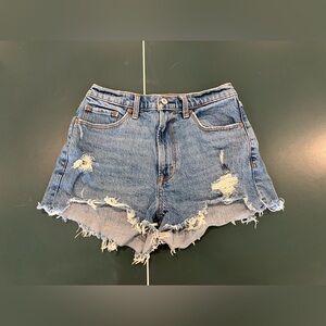Abercrombie Curve Love Destroyed Mom Short